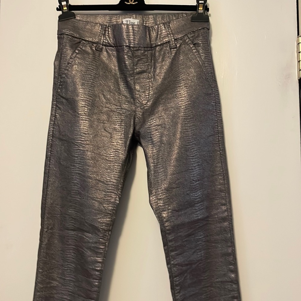 Flog pants size 24 in a gold  and black print